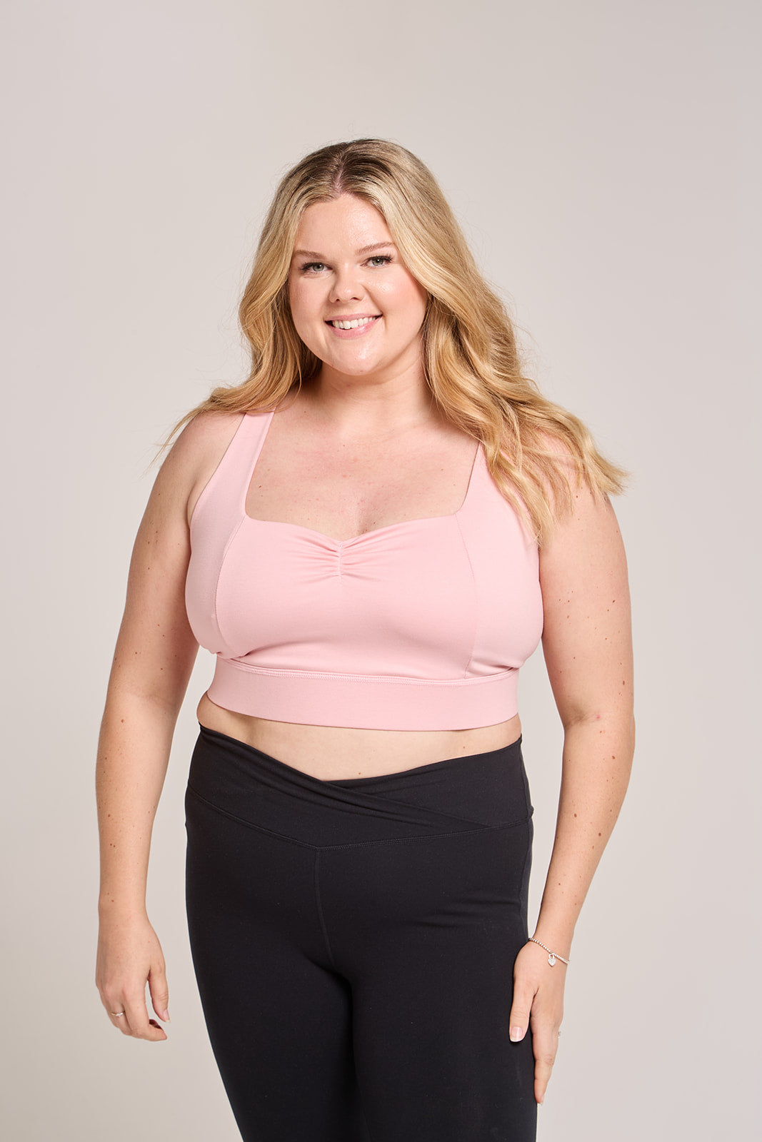Jessica wears size 16 (usually 16D)