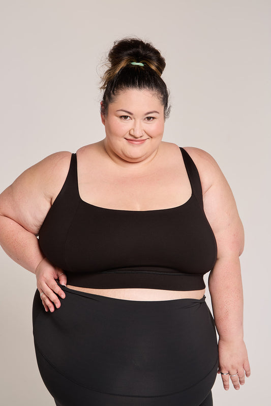 Chrislyn wears size 28 (usually 28FF)